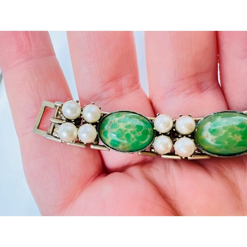 Vintage Green Art Glass Faux Pearl Link Bracelet Gold Tone Mid Century Style